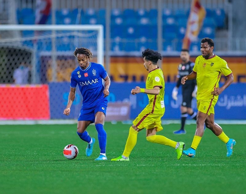 من لقاء الهلال والحزم