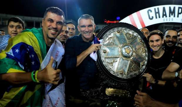 كارتيرون مع درع الدوري المصري