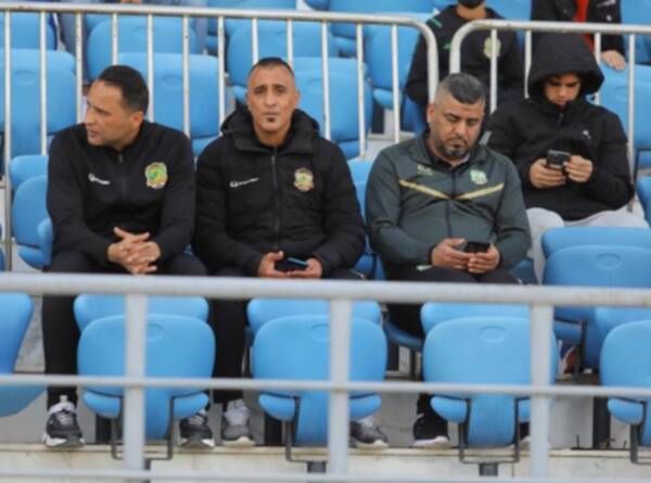 مؤمن سليمان (يسار)