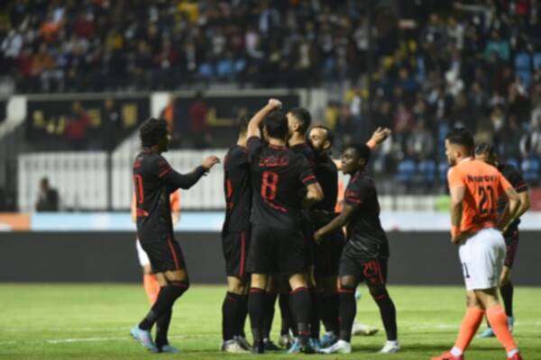 لاعبو الأهلي 