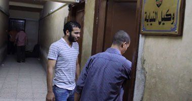 عماد متعب اثناء تواجده أمام النيابة