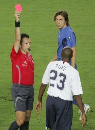 طرد للاعب الأمريكي إيدي بوب