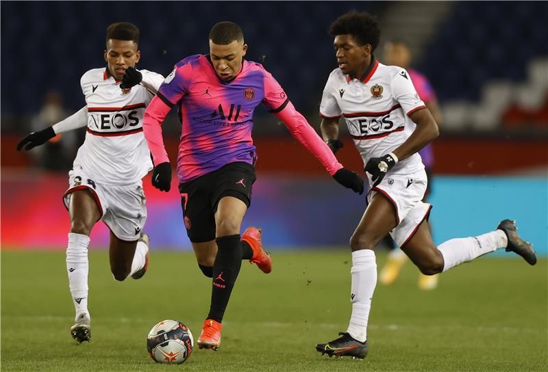 لقاء سابق بين الفريقين 