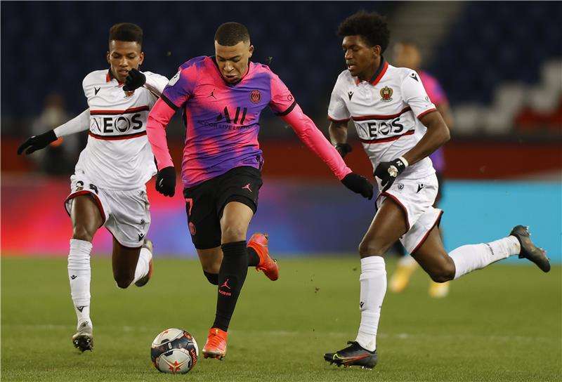 لقاء سابق بين الفريقين 