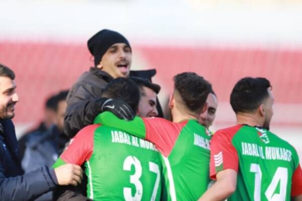 لاعبو المكبر