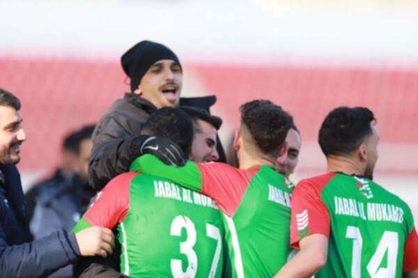 لاعبو المكبر