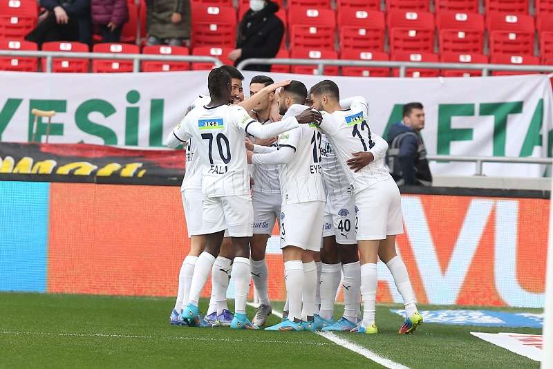 لاعبو قاسم باشا (نقلا عن حساب النادي علي تويتر)