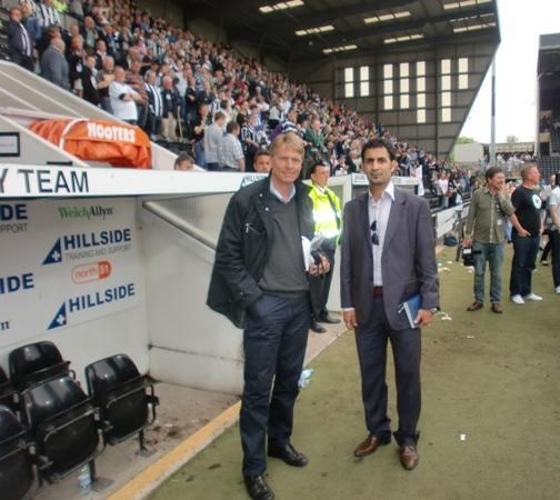 سيدكا مع  أسعد الساعدي في ملعب نادي برايتون