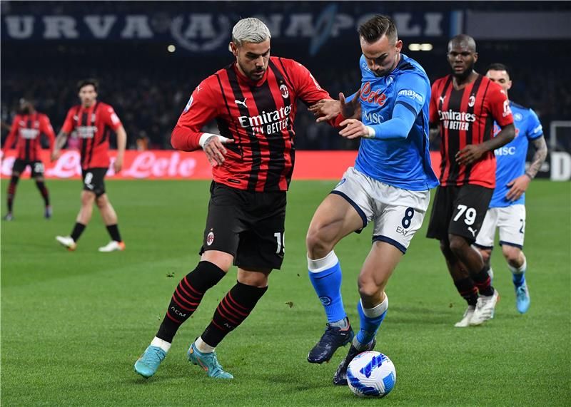 هيرنانديز أمام نابولي