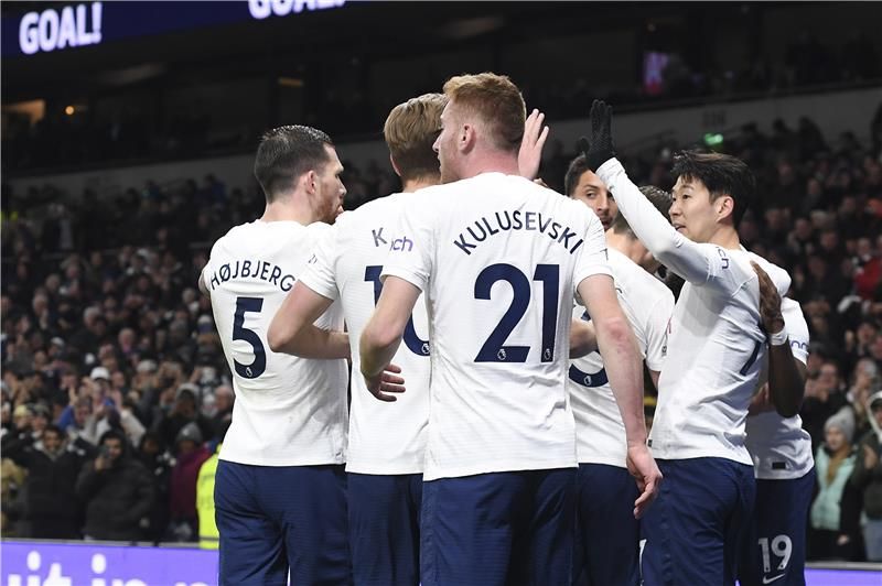 توتنهام ألحق هزيمة مهينة بإيفرتون