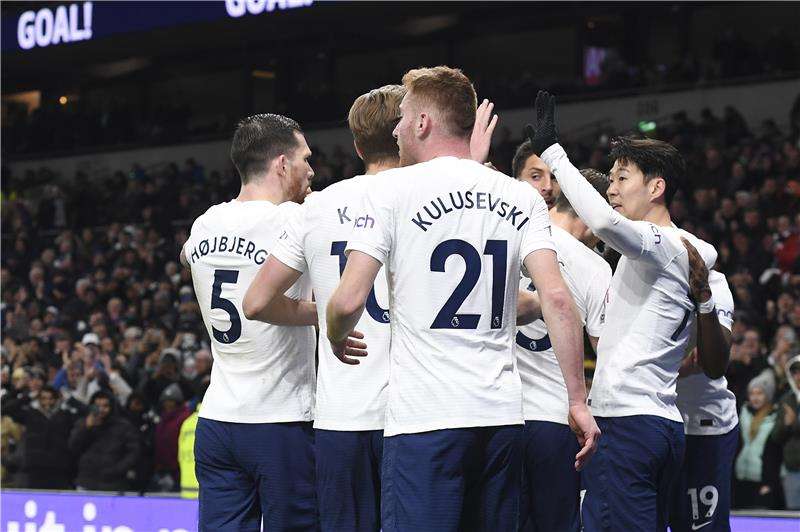 توتنهام ألحق هزيمة مهينة بإيفرتون