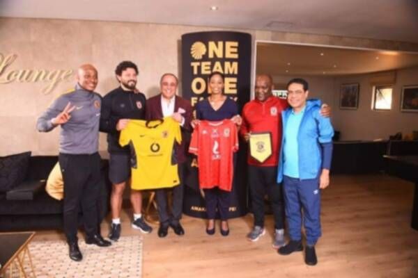 مسؤولو الأهلي وكايرز تشيفز