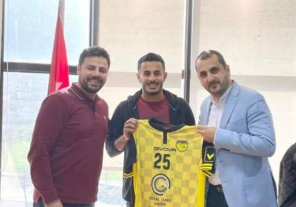 من مراسم التوقيع