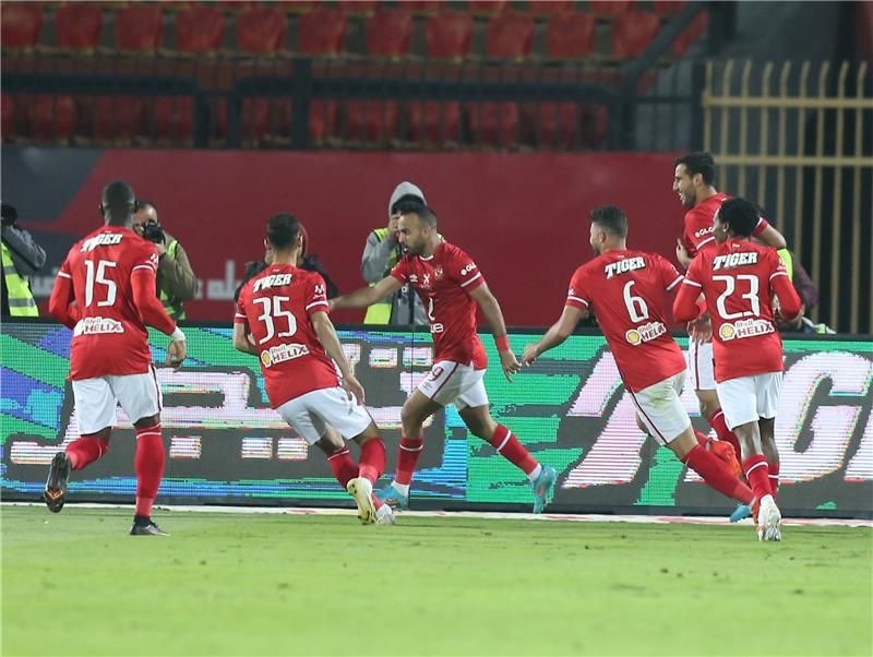 لاعبو الأهلي