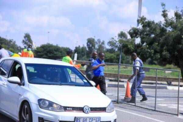 من جنوب أفريقيا