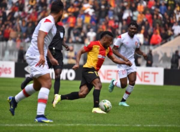 من لقاء الذهاب بين الفريقين 