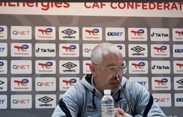 كوستا خلال المؤتمر الصحفي