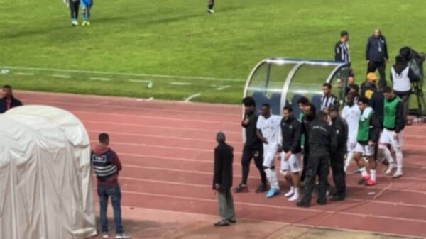 رمضان صبحي أثناء مغادرته