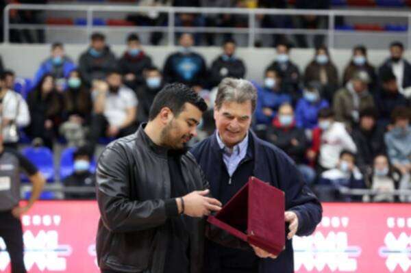 قلعاوي يكرم نديم حكيم