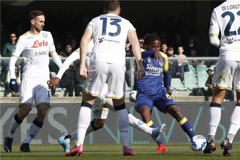 من لقاء فيرونا ونابولي