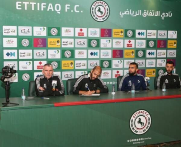 كارتيرون في المؤتمر الصحفي