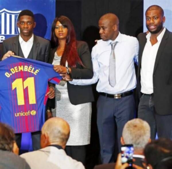 سيسوكو (يمين)