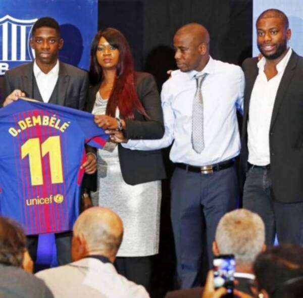 سيسوكو (يمين)