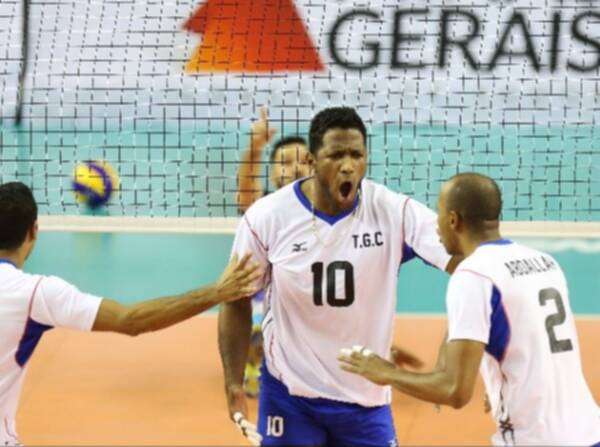 المحترف الكوبي يوسڤاني هرنانديز