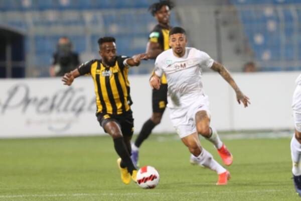 من مباراة الشباب والاتحاد في الدوري