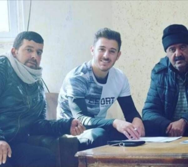 من توقيع الخب