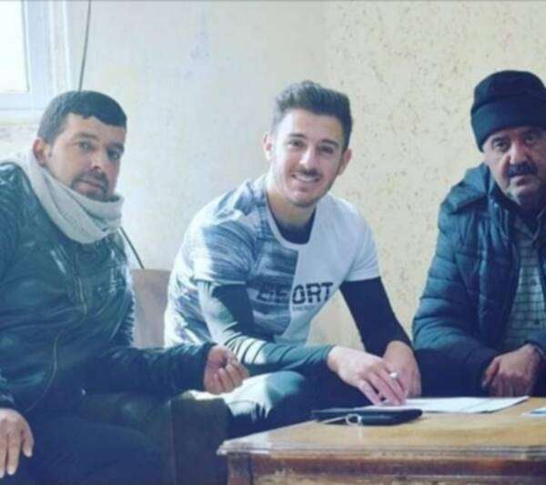 من توقيع الخب