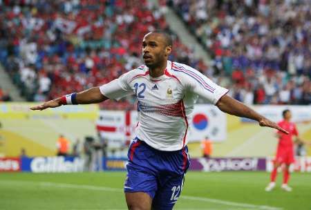 هنري يحتفل بهدفه