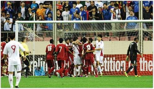 المشادات الكلامية بين لاعبي الصين وعمان بعد إلغاء هدف للصين من قبل الحكم ويليامز
