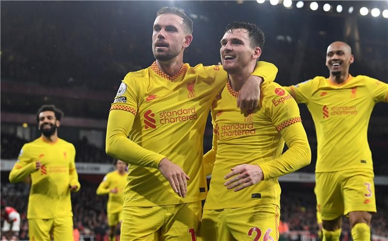 لاعبو ليفربول يحتفلون