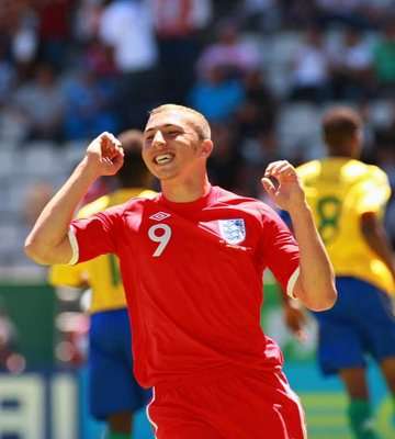 فرحة الإنجليزي هالام هوب بالهدف الأول