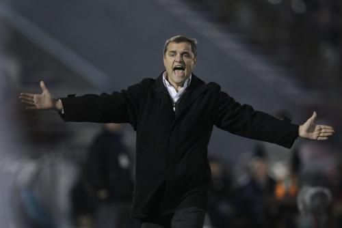 2011-06-162011-06-16t025403z_01_bas12_rtridsp_3_soccer-latam-libertadores_reuters
