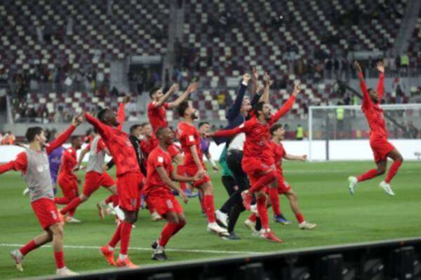 لاعبو الدحيل