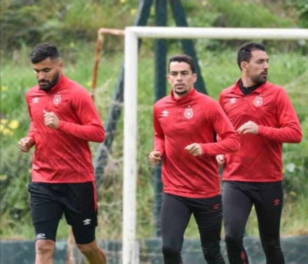 لاعبو النجم