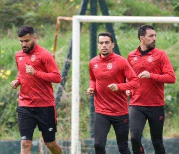 لاعبو النجم