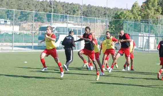 لقطة لتدريبات المنتخب الفلسطيني على ملعب البولو بالمدينة الرياضية