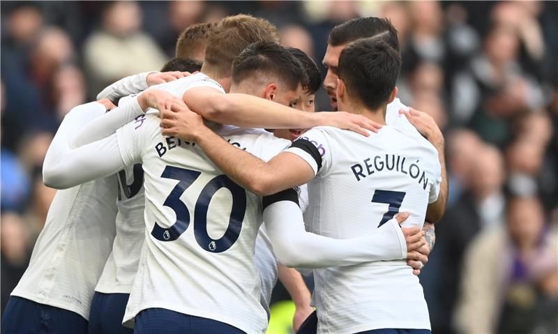 لاعبو توتنهام