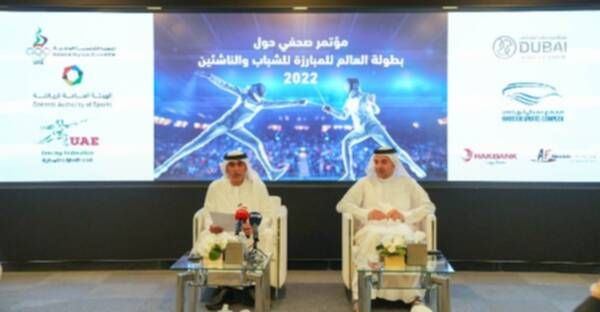 سالم بن سلطان القاسمي وناصر أمان آل رحمة خلال المؤتمر الصحفي