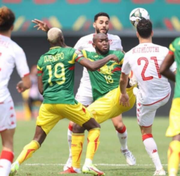 من لقاء تونس ومالي في الكاميرون 