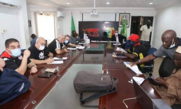 من الاجتماع