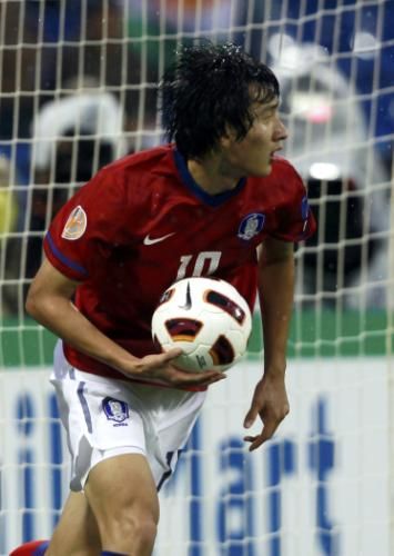 2011-01-182011-01-18t135306z_01_ac408_rtridsp_3_soccer-asian_reuters