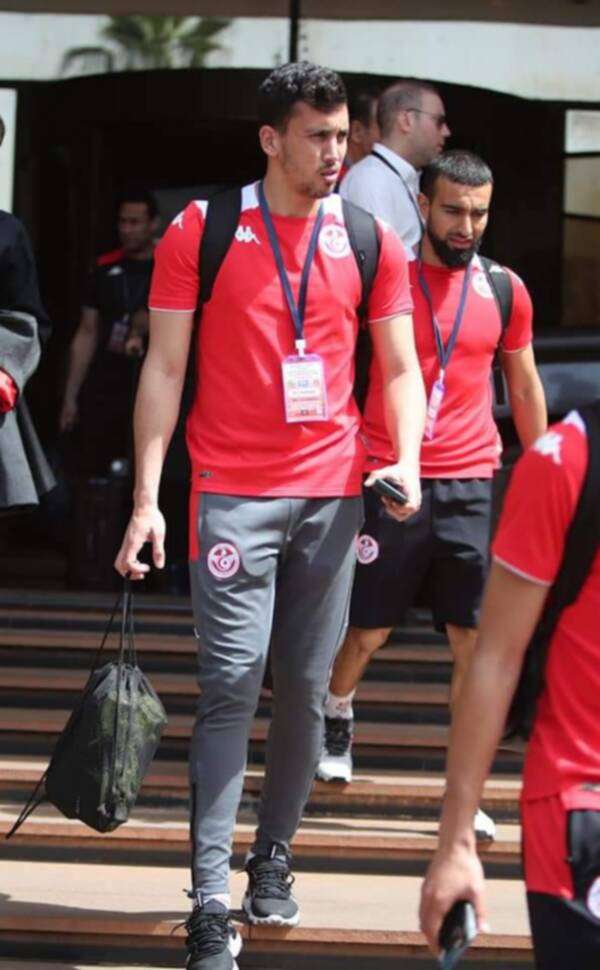 لاعبو تونس يغادرون فندق الإقامة