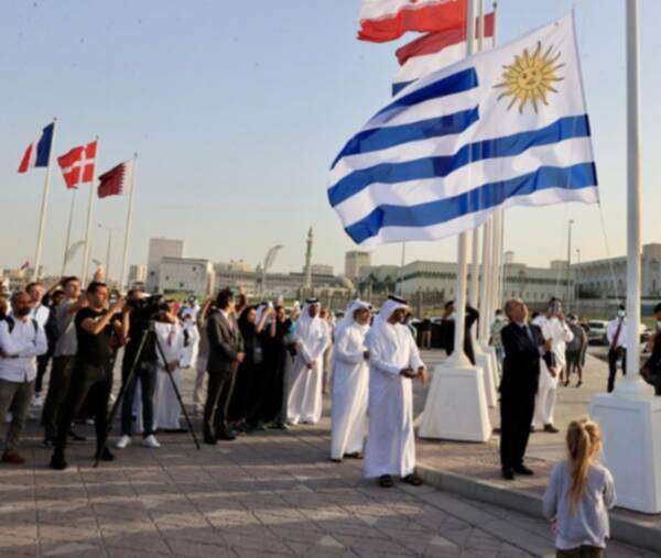 من رفع الأعلام