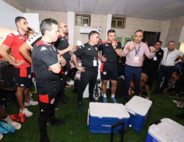 وديع الجريء مع اللاعبين