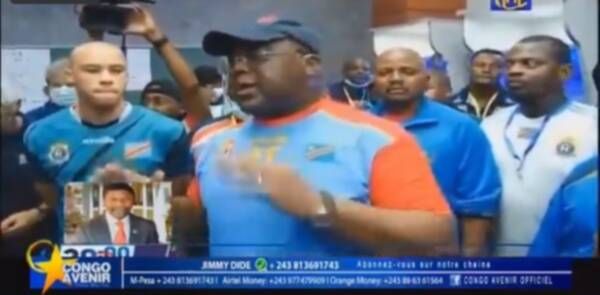 الرئيس الكونغولي مع لاعبيه