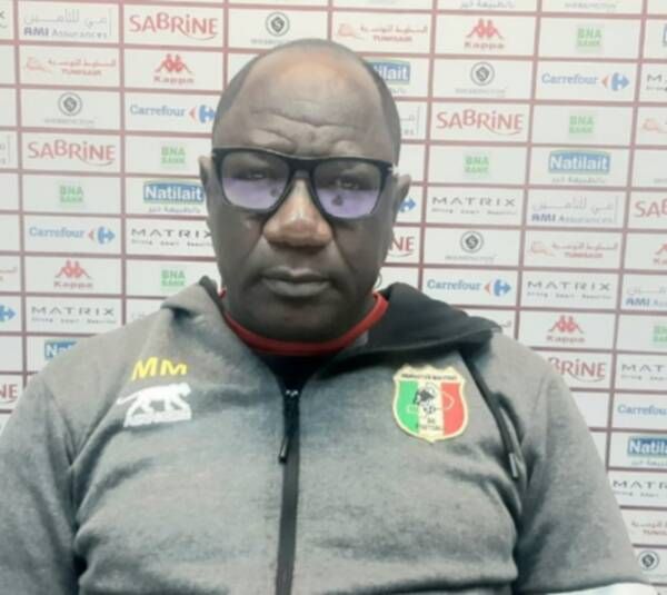 محمد ماجاسوبا خلال المؤتمر الصحفي 